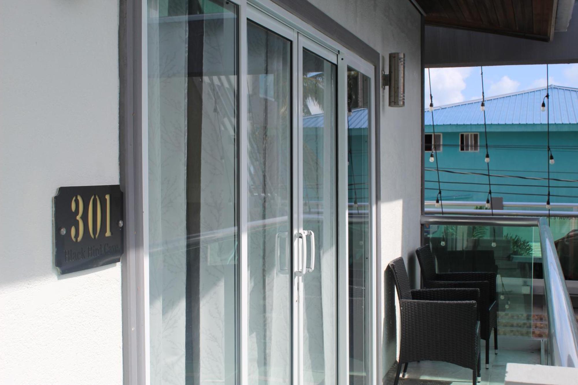 Barefoot Caye Caulker Hotel Экстерьер фото