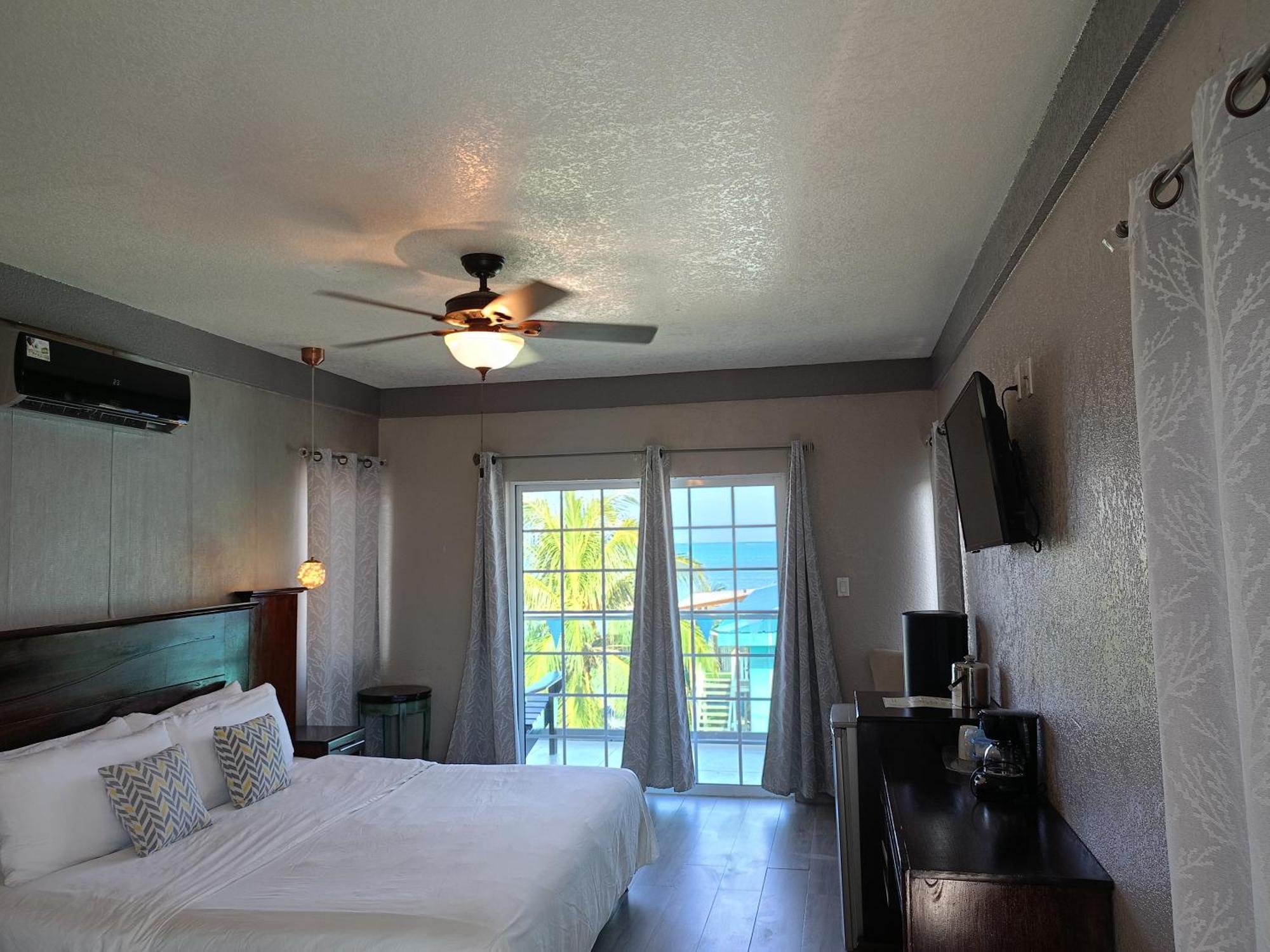 Barefoot Caye Caulker Hotel Экстерьер фото